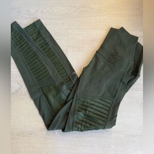 ALO Yoga Dark Green Ribbed Moto Leggings